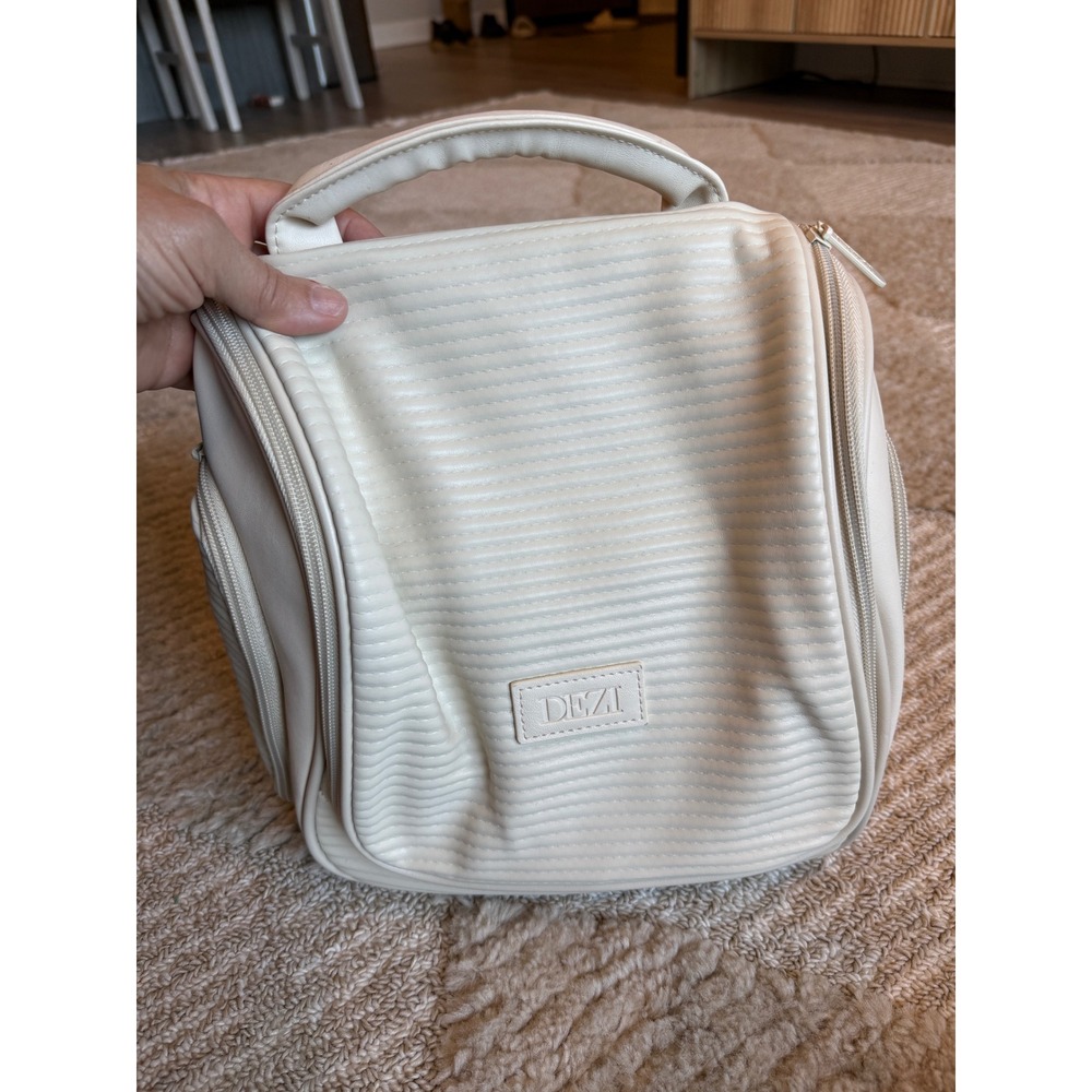 Dezi Skin Toiletry Bag Cream White‎ Ribbed Vegan Leather Travel Makeup Case New